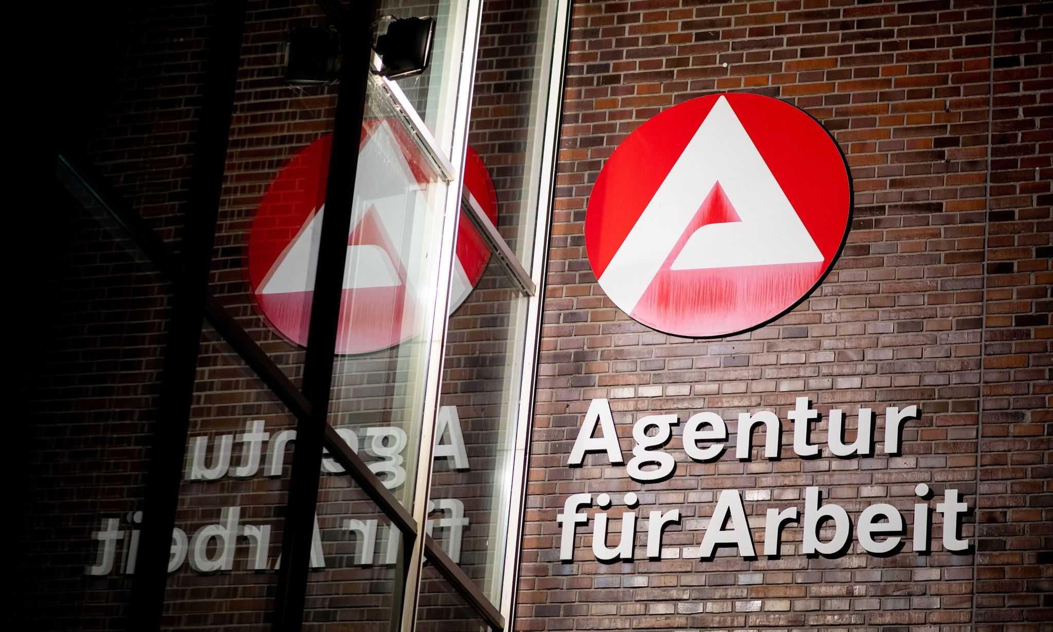 Zahl der Arbeitslosen im Juni leicht gestiegen