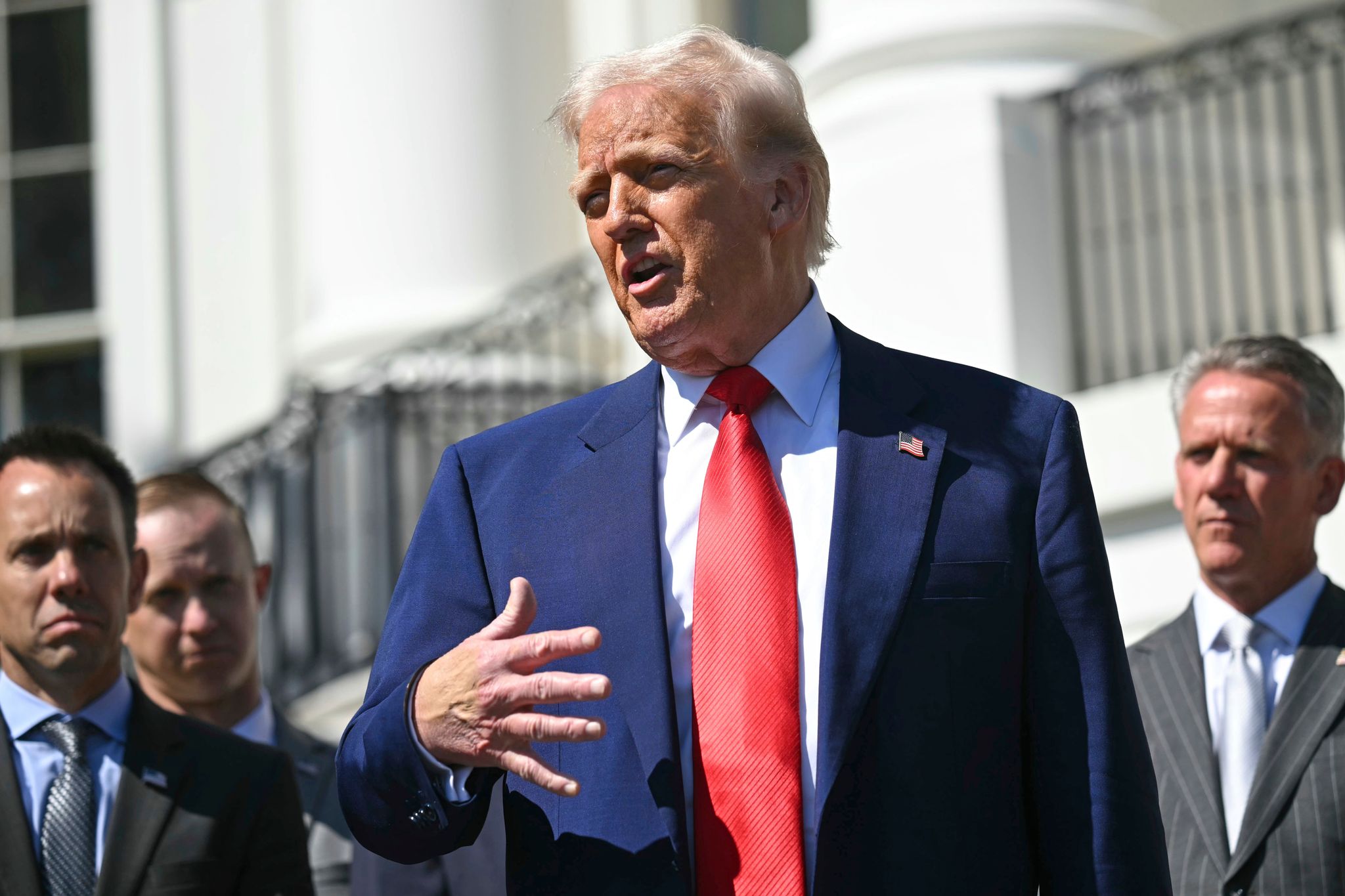 Trump begründet Zoll-Schwenk: Leute sind ängstlich geworden