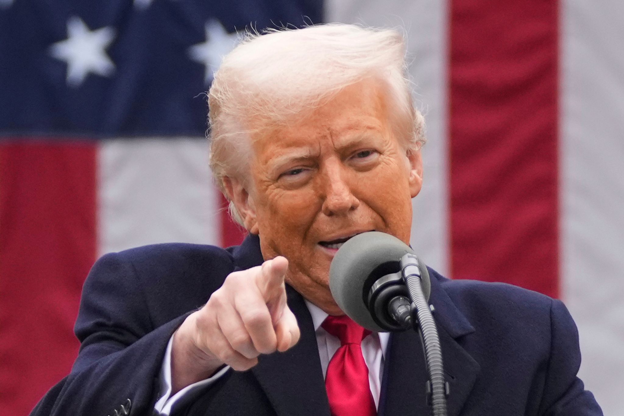 Turbulenzen wegen US-Zöllen: Trump bemüht Durchhalteparolen
