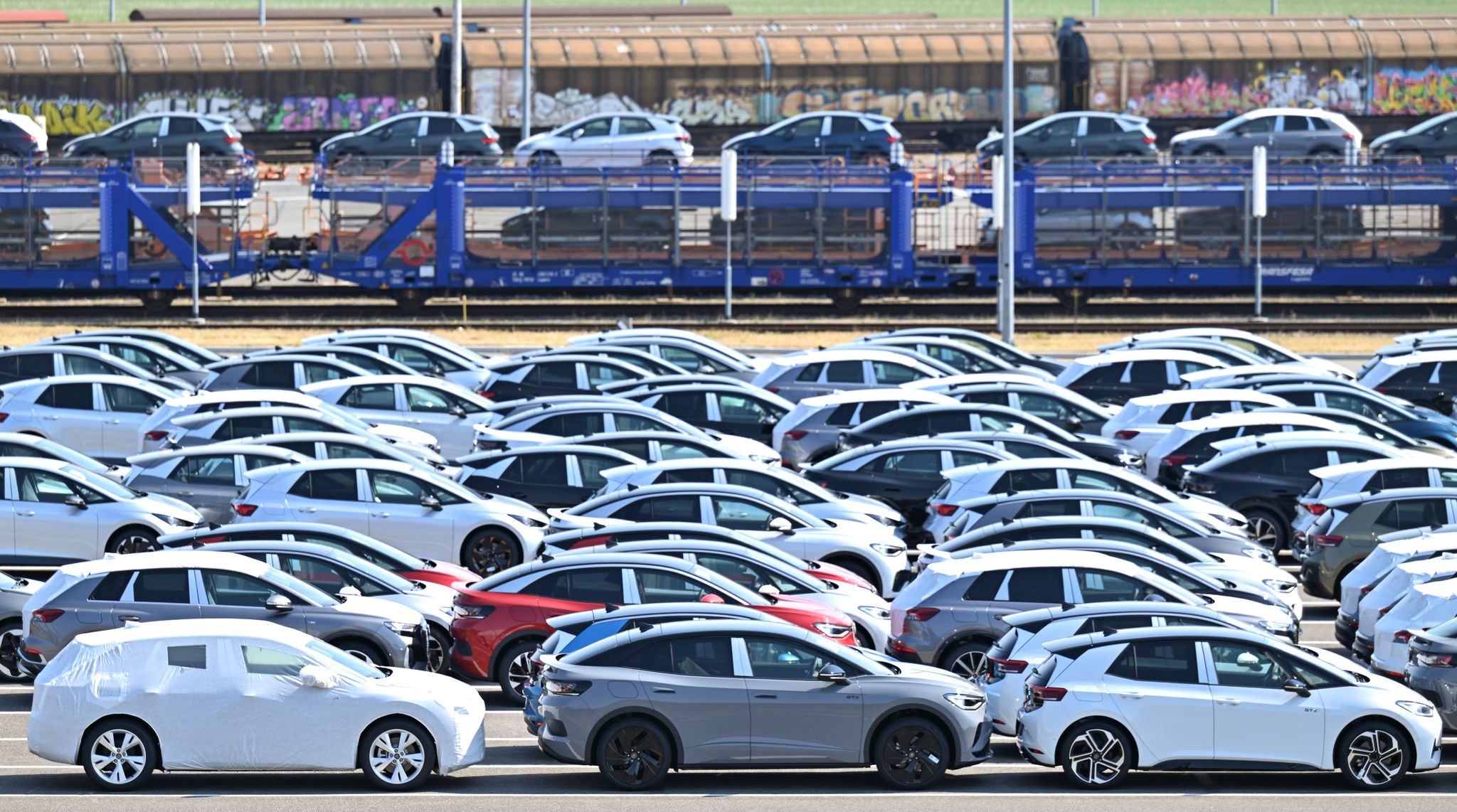 Deutscher E-Automarkt: VW dominiert – Tesla fällt zurück