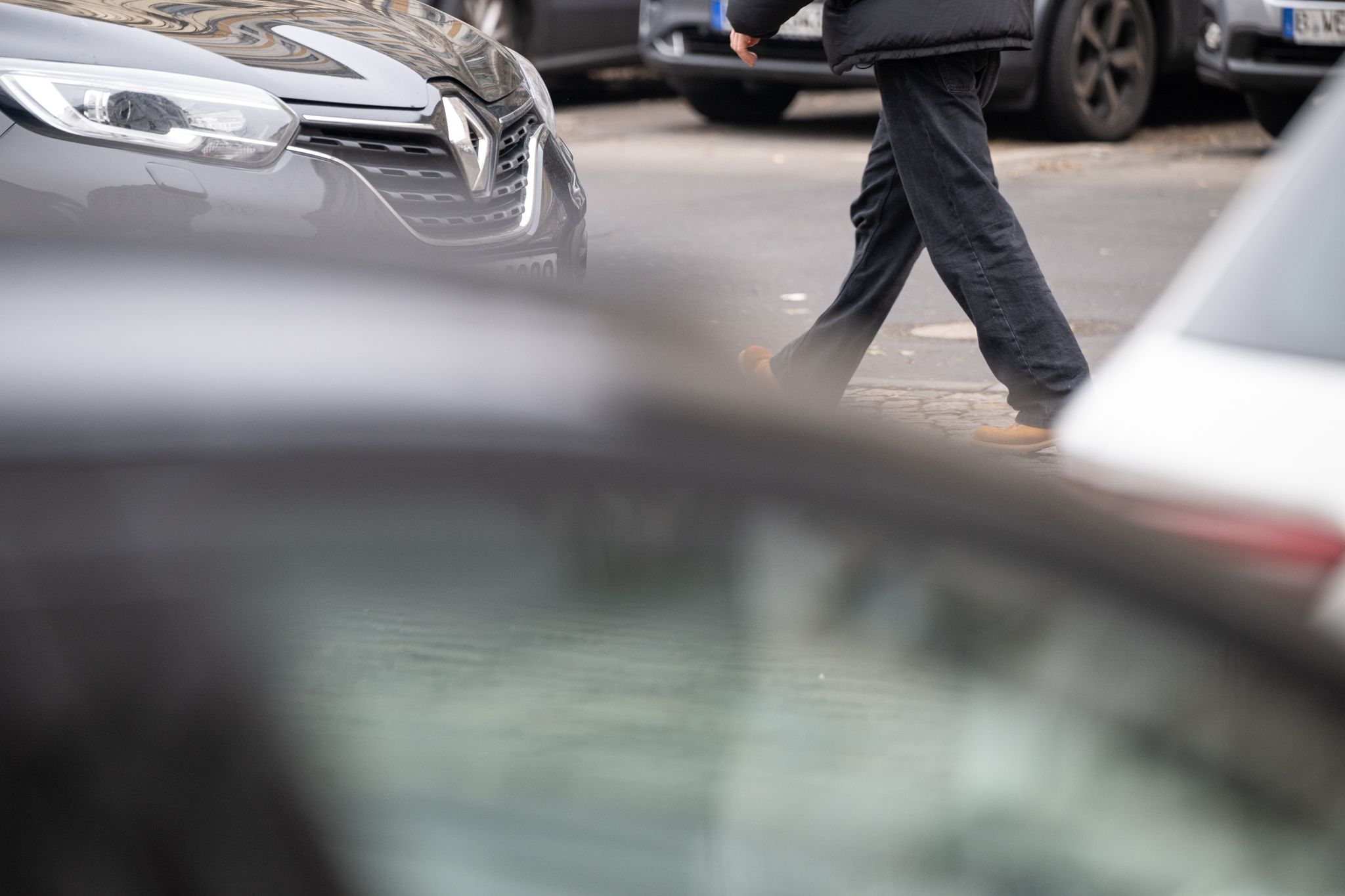 Studie: Menschen fahren seltener Auto und gehen öfter zu Fuß
