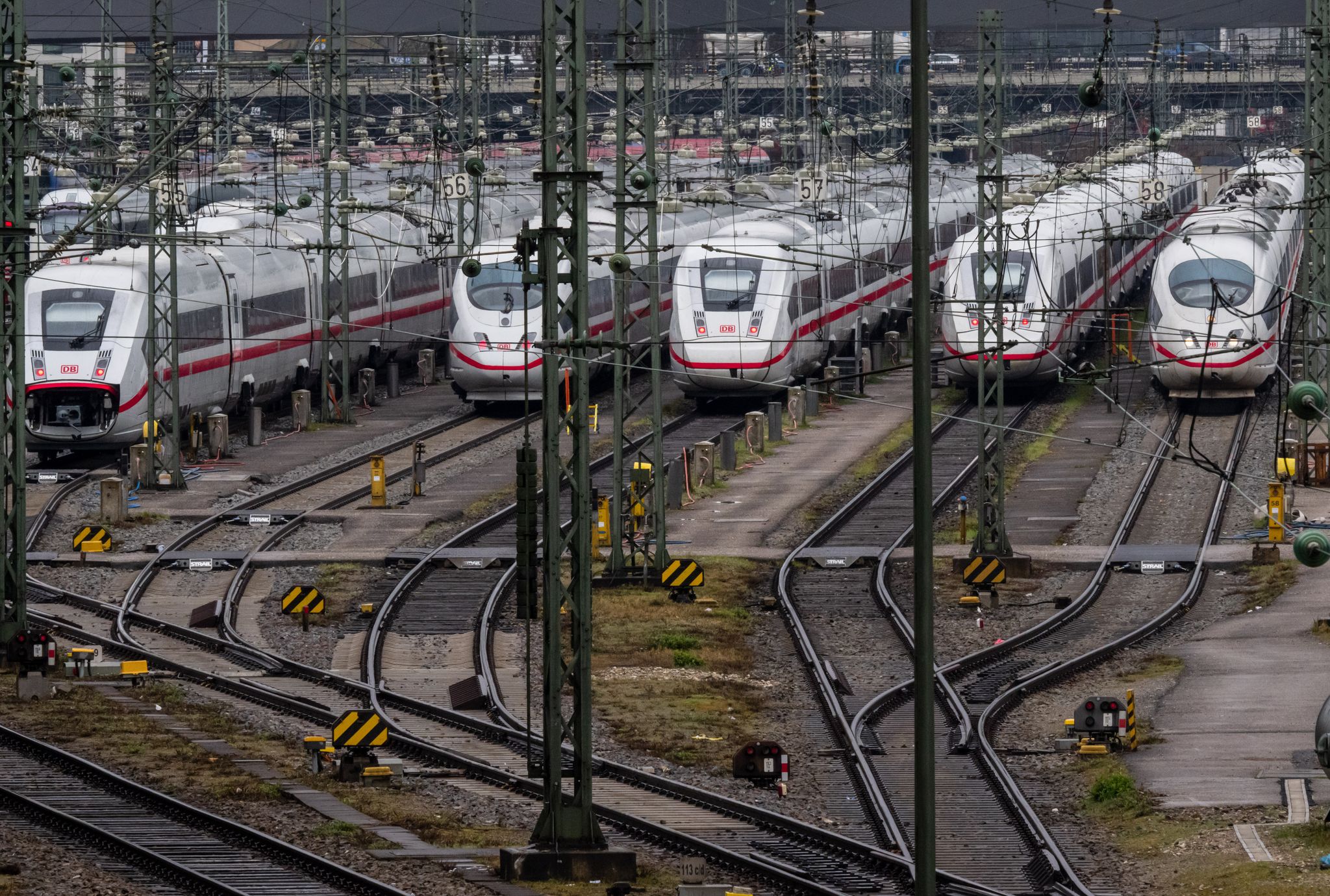 Union sieht noch viele schwierige Jahre für Bahnkunden