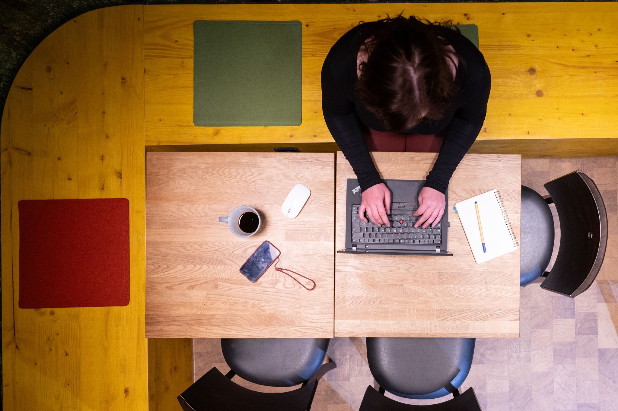 Umfrage: Zwei Drittel arbeiten auch mal krank im Homeoffice